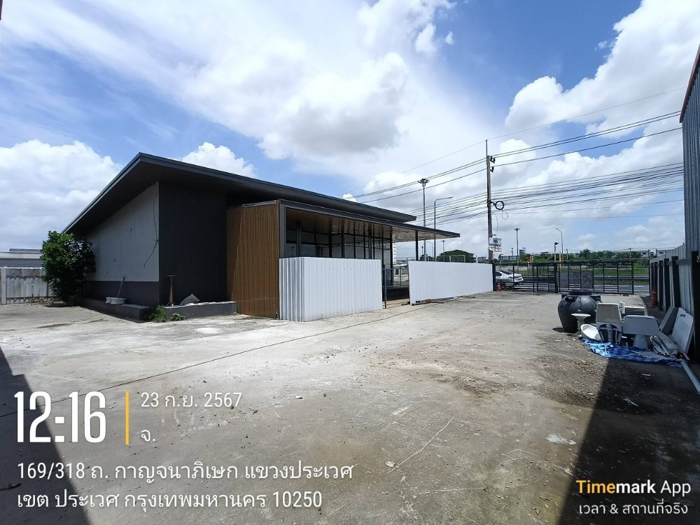 For RentWarehouseOnnut, Udomsuk : Warehouse for rent, prime location On Nut-Lat Krabang, on Kanchanaphisek Road, near expressway, suitable for car washing business, car decoration and film installation.