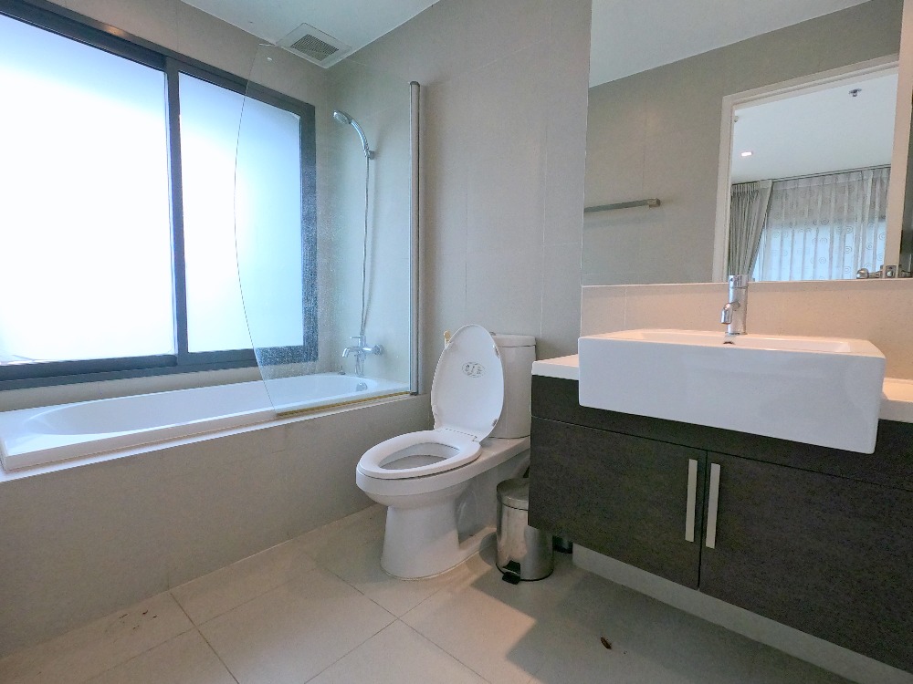 For RentCondoSukhumvit, Asoke, Thonglor : ✨ For Rent: Noble Remix Condo 🏢 1 Bedroom, 1 Bathroom, 62 Sq.m. Ready to Move In! ✨