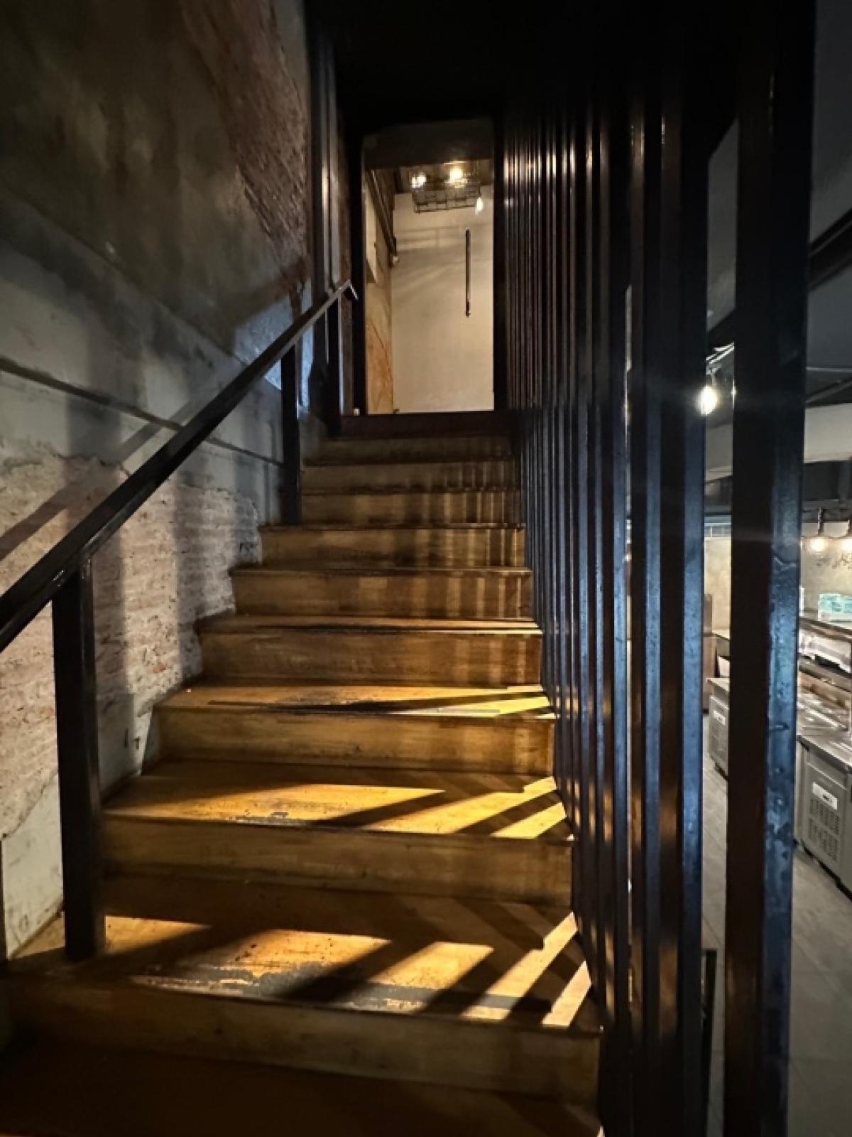 For SaleShop HouseSukhumvit, Asoke, Thonglor : For sale: 3-storey building, 2 units, on Sukhumvit Road, entrance to Sukhumvit Soi 61, near Major Cineplex