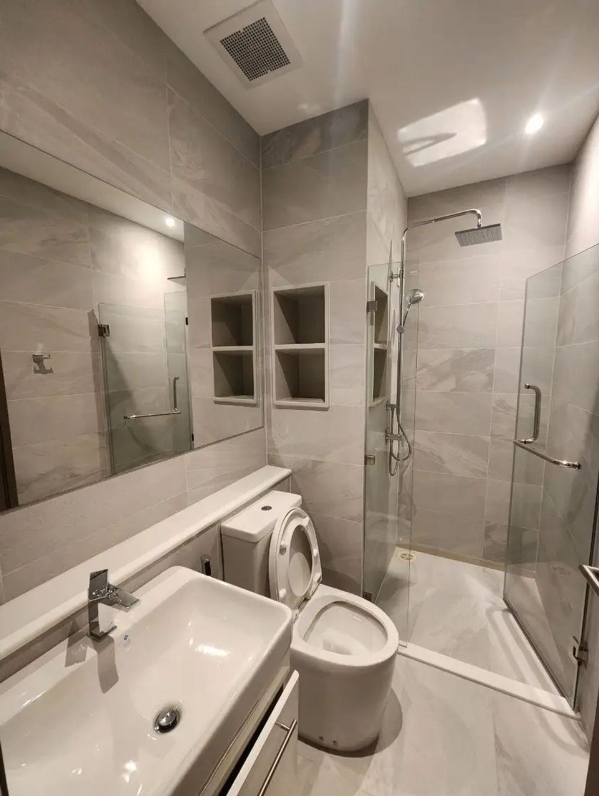 ให้เช่าคอนโดสุขุมวิท อโศก ทองหล่อ : 💥ST-3734💥ว่าง ให้ เช่า ริธึ่ม เอกมัย เอสเตท 👉แอดไลน์ @luxeliving