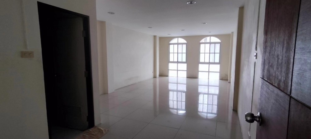 ขายอาคารพาณิชย์สุขุมวิท อโศก ทองหล่อ : S-LSSV101 ขาย อาคารพาณิชย์ ซ.ลาซาล58 สุขุมวิท105 ขนาด18ตร.ว. 4ชั้น พื้นที่ใช้สอย 224ตร.ม. 4นอน 4น้ำ 7 ล้าน 064-959-8900