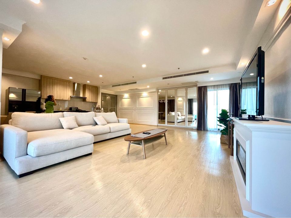 ขายคอนโดสุขุมวิท อโศก ทองหล่อ : Best offer, Penthouses Unit In The Heart Of Bangkok Near BTS Thonglor For Sale Now!!