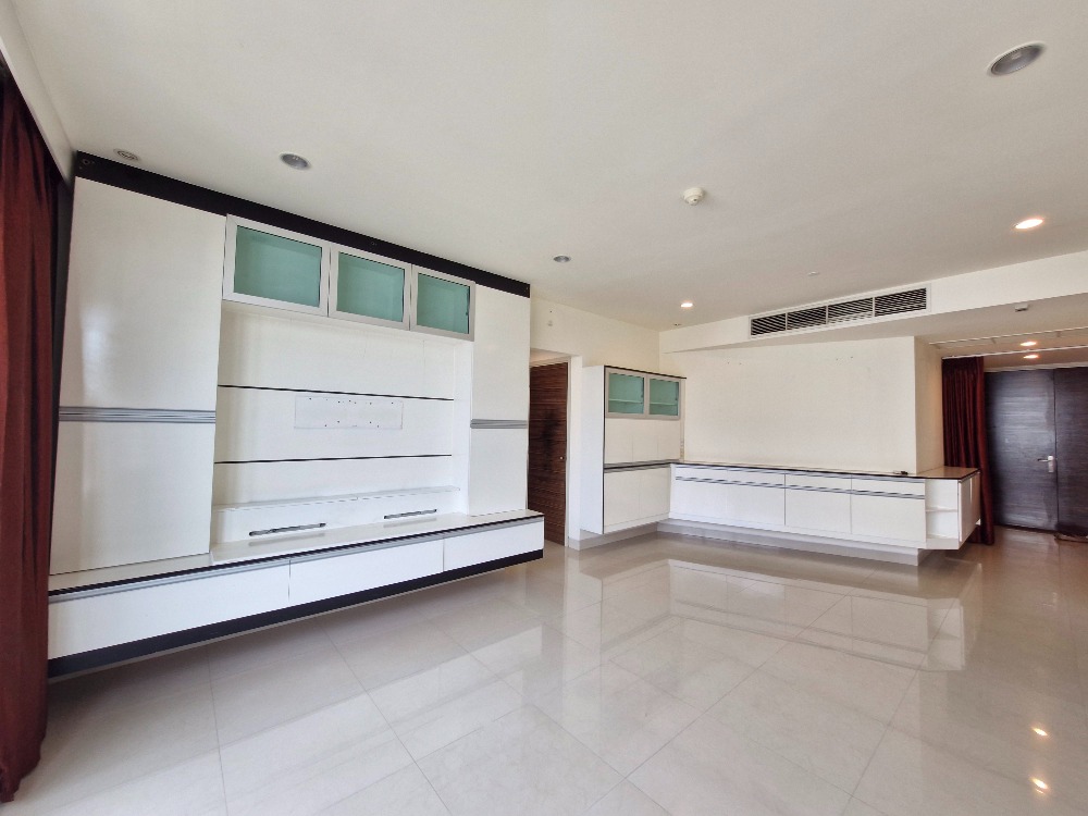 ขายคอนโดวงเวียนใหญ่ เจริญนคร : 94sqm Cozy Riverside 2 bedrooms Condo for sale at Watermark
