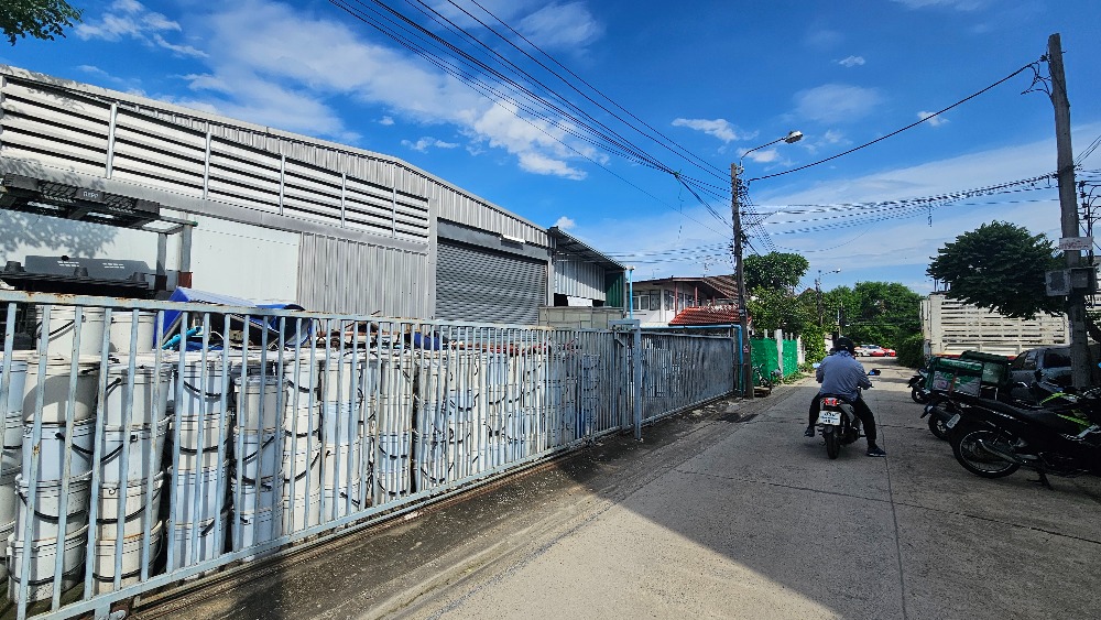 ขายโกดังโชคชัย4 ลาดพร้าว71 : ขาย ที่ดิน พร้อม โกดัง เหมาะลงทุน โชคชัย4 ซอย78 แยก13 เนื้อที่ 90 ตร.วา สตรีวิทยา 2 ซอย 10 ใกล้ ถนนเลียบทางด่วนรามอินทรา ตลาดสดโชคชัย4 ถนนลาดพร้าว