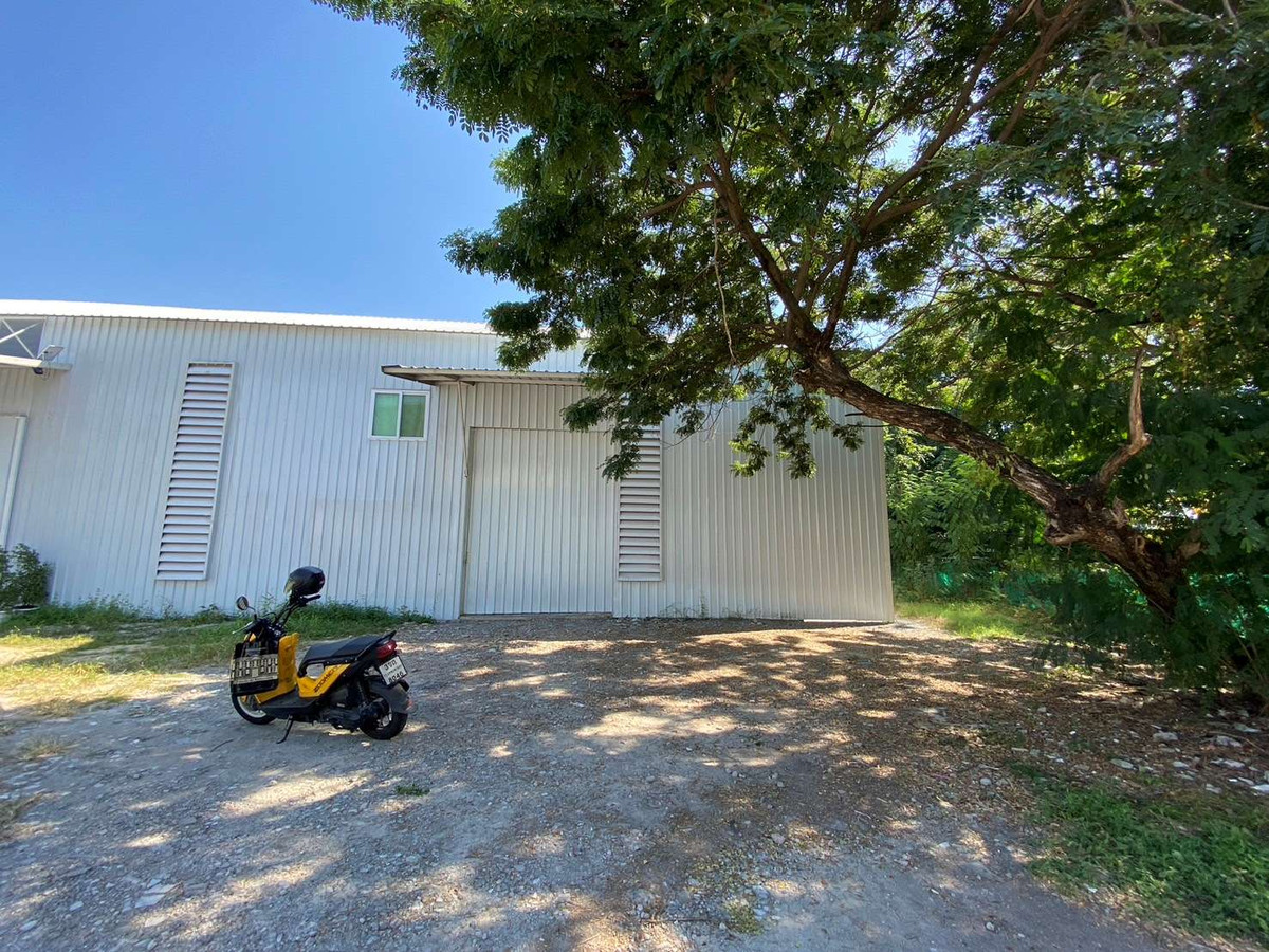 ให้เช่าโกดังลาดพร้าว101 แฮปปี้แลนด์ : ให้เช่าโกดังซอยลาดพร้าว 91 พร้อมออฟฟิศ สภาพใหม่ พื้นที่ใช้สอย 156 ตร.ม. เหมาะทำออฟฟิศ/สำนักงาน และ โกดังเก็บของ ถนนซอยกว้าง รถคอนเทนเนอร์ 20 ฟุต เข้าออกลงของได้