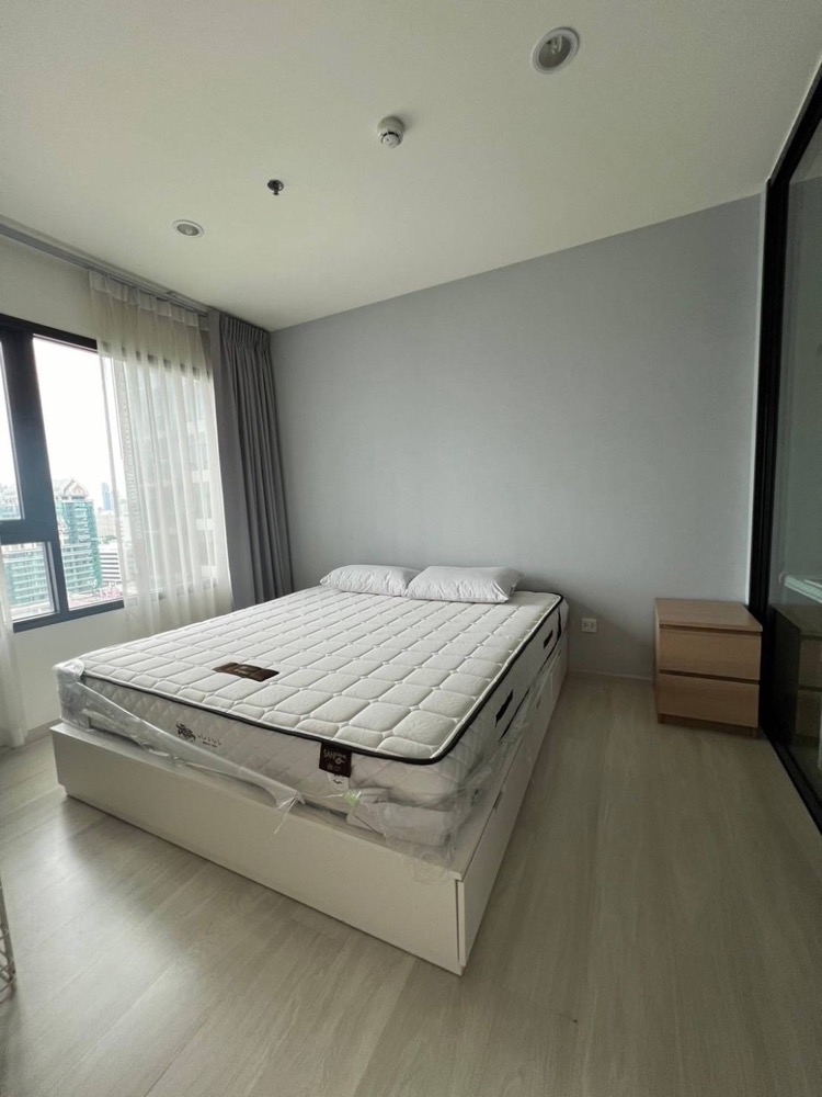 For SaleCondoRama9, Petchburi, RCA : For sale urgently Life Asoke Life Asoke 1 bedroom 1 bathroom 35 square meters