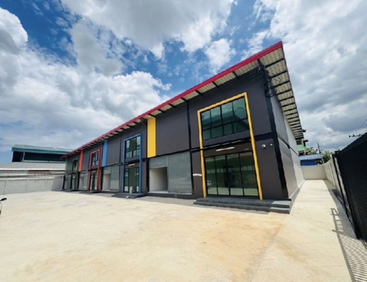 For RentWarehouseRama 2, Bang Khun Thian : Tel. 081-632-0632 Warehouse rental with office in Soi Bang Kadi into the alley, not deep in Rama 2, 1000 square meters of warehouse / 40-foot trailer.