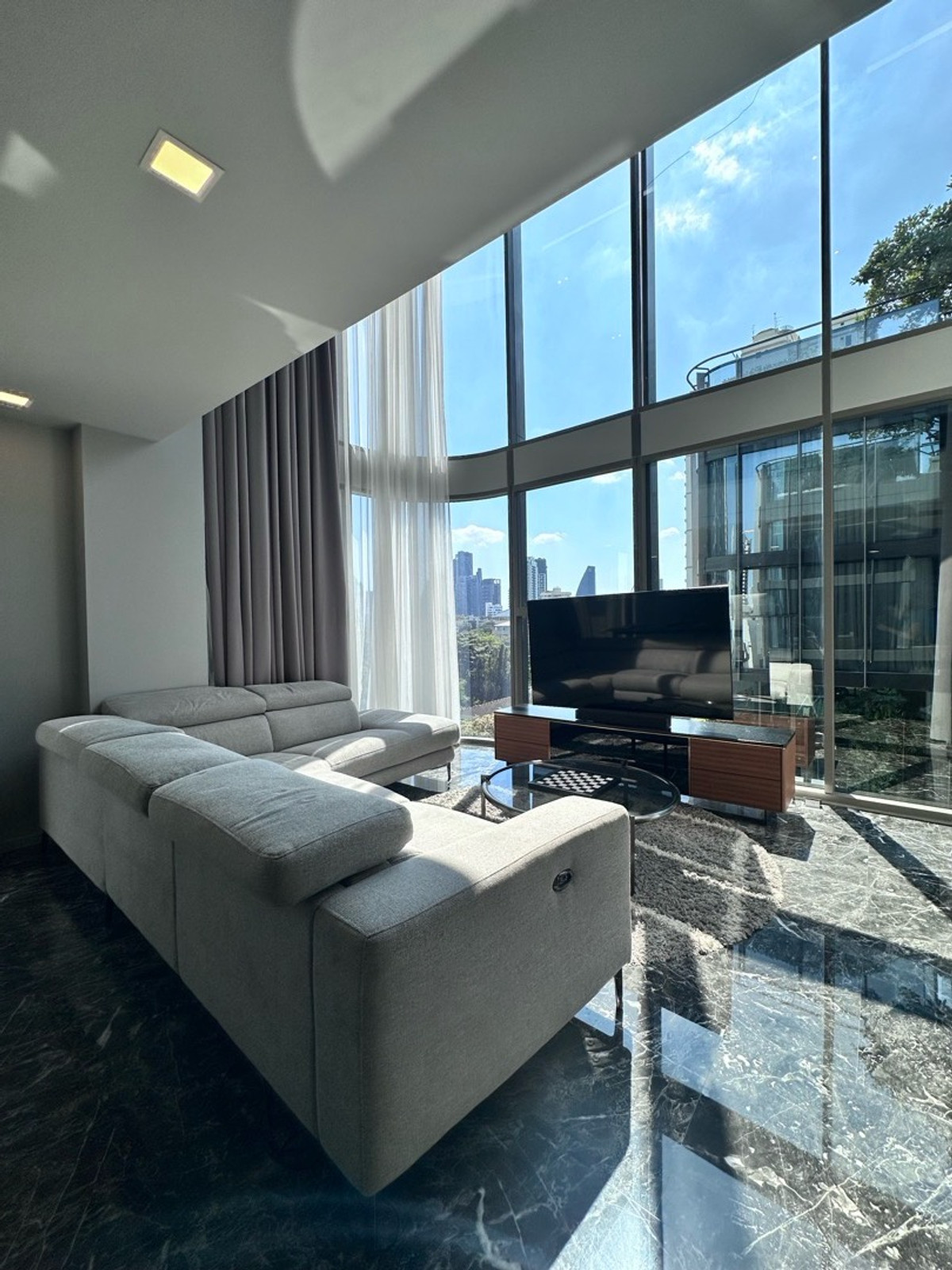 For RentCondoSukhumvit, Asoke, Thonglor : Duplex 3 Bedroom (160 sqm) in Phrom Phong, Pet friendly condo (Big Dog is okay) contact: 082-4499822