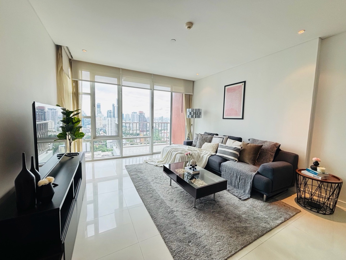 For SaleCondoSukhumvit, Asoke, Thonglor : 📢👇 Good for living or investing, Fullerton located on the Main Street near BTS, petfriendly unit, unblocked view, fully furnished