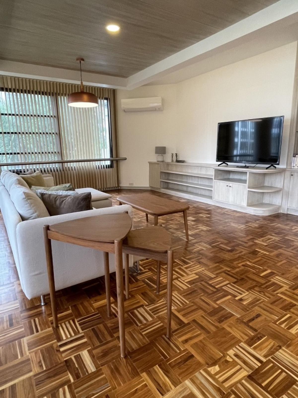 For RentCondoSukhumvit, Asoke, Thonglor : 📢👇Newly renovated unit , special offer free WiFi , huge size of 2 bedrooms, fully furnished.