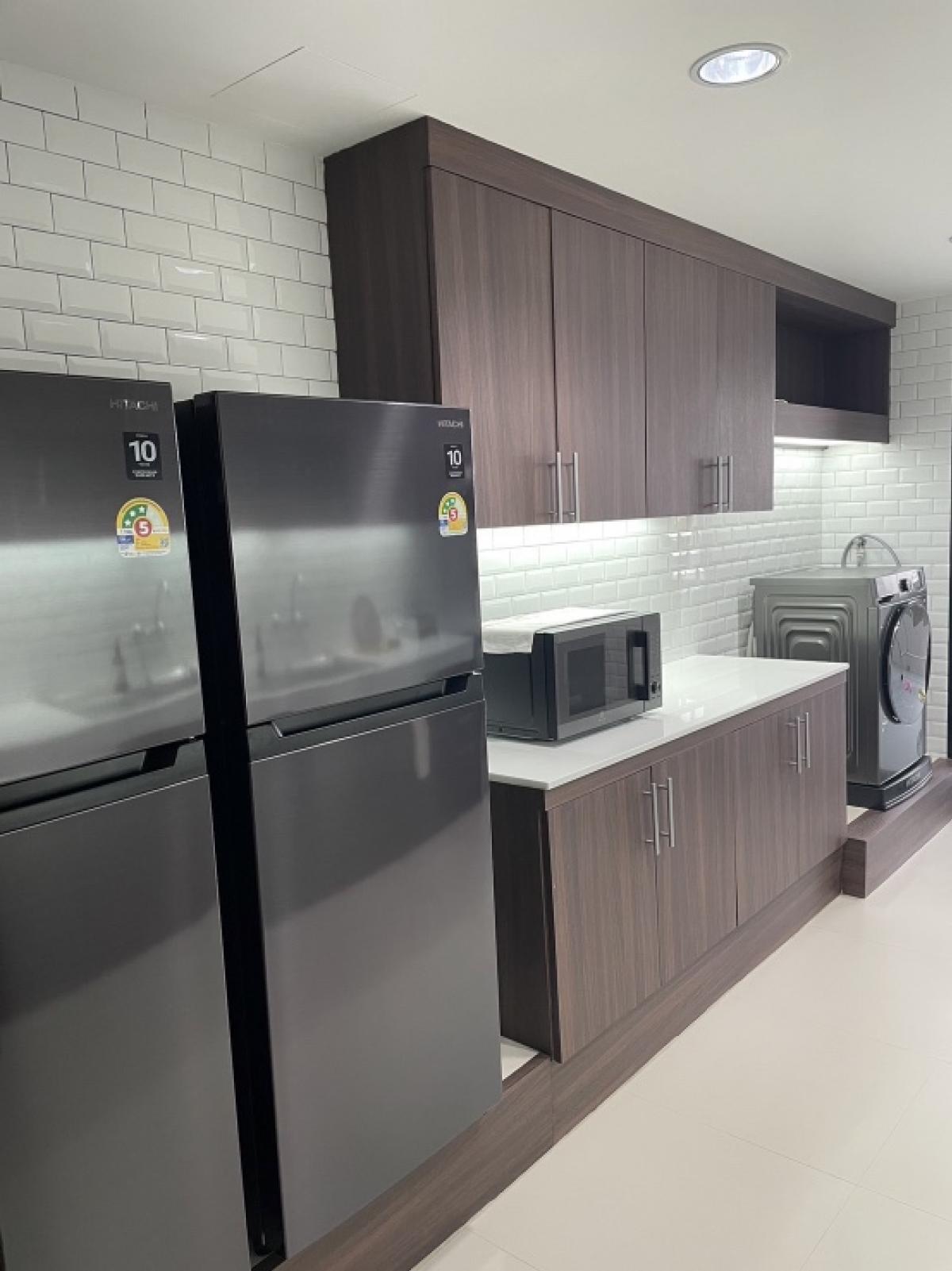 For RentCondoSukhumvit, Asoke, Thonglor : 📢👇Newly renovated unit , special offer free WiFi , huge size of 2 bedrooms, fully furnished.