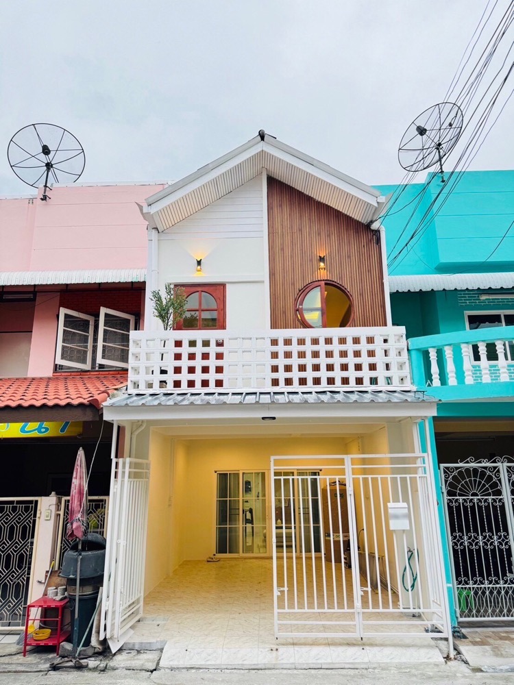 For SaleTownhomeBangna, Bearing, Lasalle : Townhouse for sale near BTS Bang Na, decorated with 2 bedrooms, 2 bathrooms, parking with Yield6%