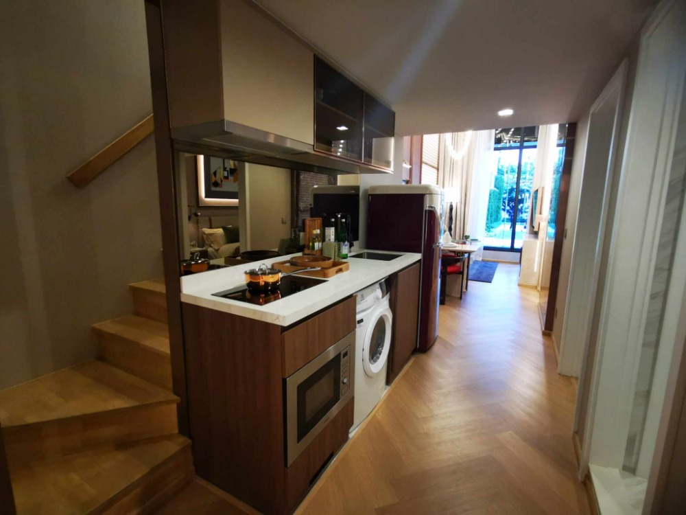 Sale DownCondoWongwianyai, Charoennakor : Selling down payment 𝐑𝐡𝐲𝐭𝐡𝐦 𝐈𝐜𝐨𝐧𝐢𝐜 𝐕𝐞𝐫𝐭𝐢𝐩𝐥𝐞𝐱 𝟒𝟑.𝟓 (+𝟏𝟔) 𝐒𝐪𝐦. River view and Icon Siam. Negotiable price.