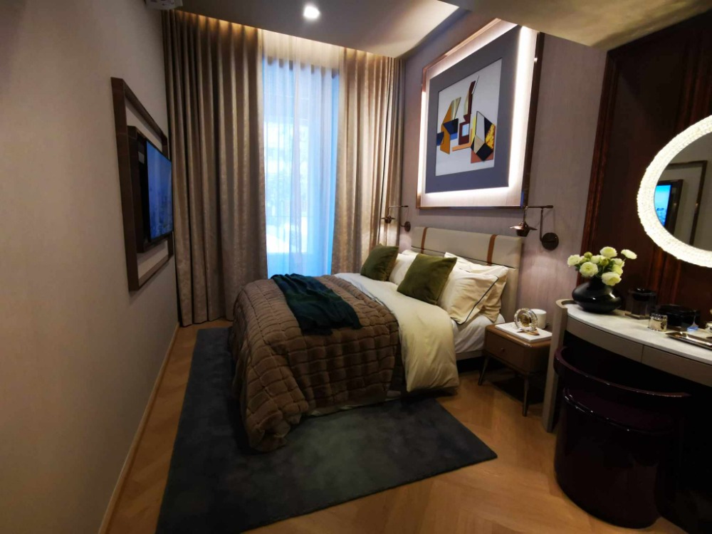 Sale DownCondoWongwianyai, Charoennakor : Selling down payment 𝐑𝐡𝐲𝐭𝐡𝐦 𝐈𝐜𝐨𝐧𝐢𝐜 𝐕𝐞𝐫𝐭𝐢𝐩𝐥𝐞𝐱 𝟒𝟑.𝟓 (+𝟏𝟔) 𝐒𝐪𝐦. River view and Icon Siam. Negotiable price.