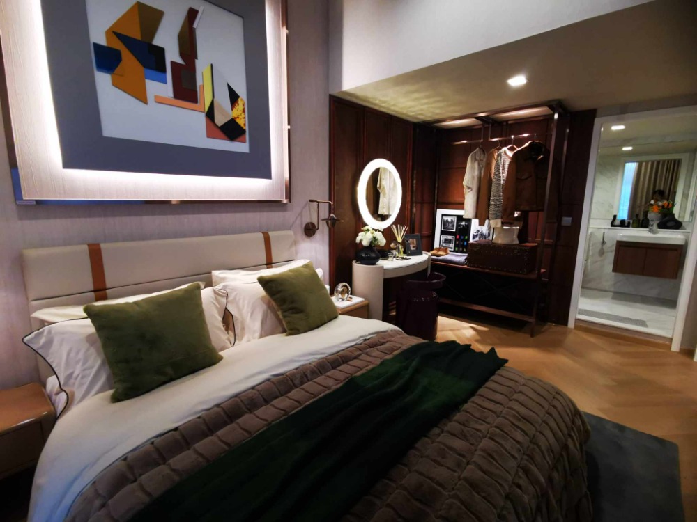 Sale DownCondoWongwianyai, Charoennakor : Selling down payment 𝐑𝐡𝐲𝐭𝐡𝐦 𝐈𝐜𝐨𝐧𝐢𝐜 𝐕𝐞𝐫𝐭𝐢𝐩𝐥𝐞𝐱 𝟒𝟑.𝟓 (+𝟏𝟔) 𝐒𝐪𝐦. River view and Icon Siam. Negotiable price.