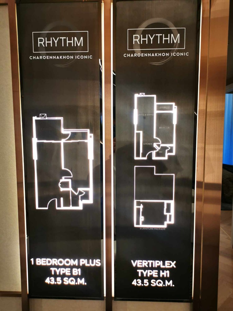 Sale DownCondoWongwianyai, Charoennakor : Selling down payment 𝐑𝐡𝐲𝐭𝐡𝐦 𝐈𝐜𝐨𝐧𝐢𝐜 𝐕𝐞𝐫𝐭𝐢𝐩𝐥𝐞𝐱 𝟒𝟑.𝟓 (+𝟏𝟔) 𝐒𝐪𝐦. River view and Icon Siam. Negotiable price.