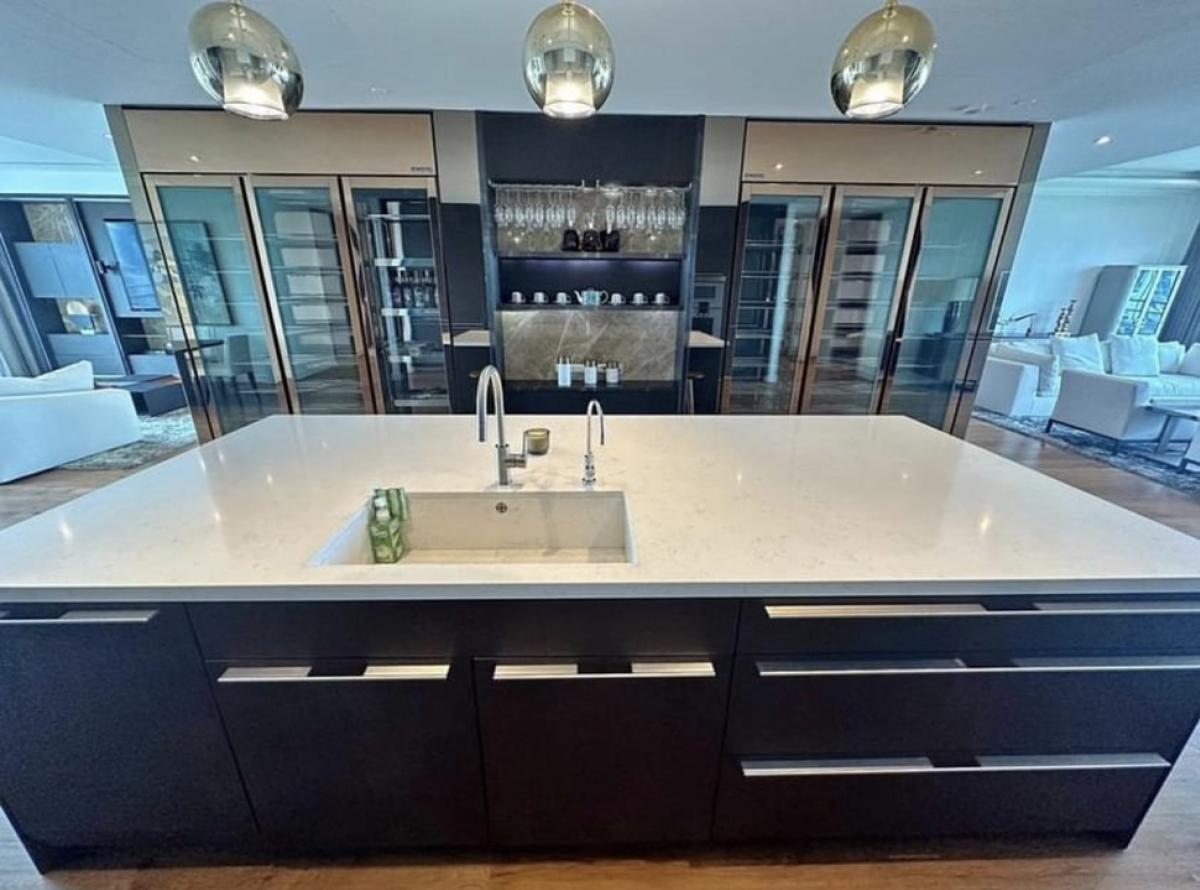 For SaleCondoWitthayu, Chidlom, Langsuan, Ploenchit : Condo for sale 185 Rajadamri. 3 bed 4 bath size 386.56 Sq.m price 147.5 MB.