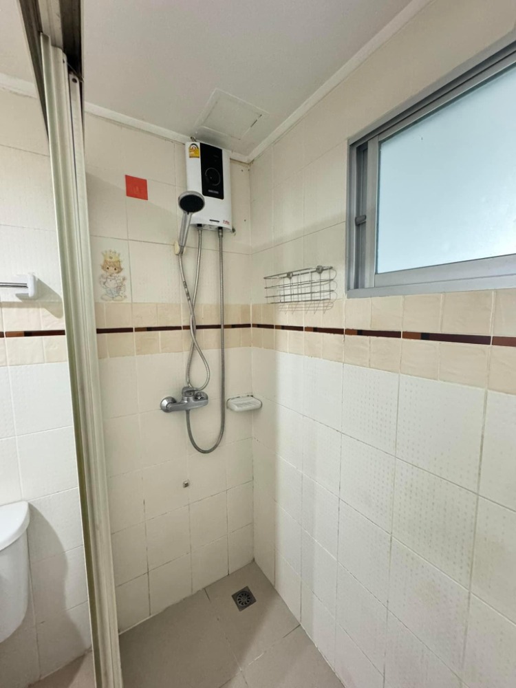 For RentCondoOnnut, Udomsuk : For rent Lumpini ville 77-1, large room, 8th floor, complete electrical appliances and furniture, near BTS, shopping mall, convenient travel, good location, price 11,000 baht