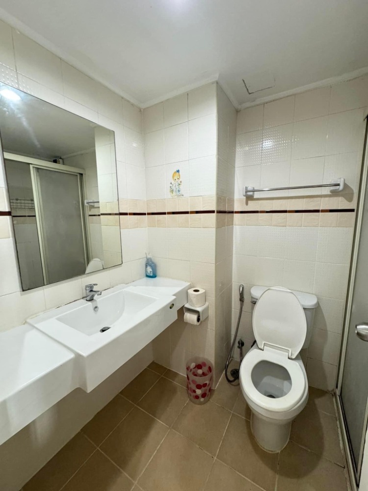 For RentCondoOnnut, Udomsuk : For rent Lumpini ville 77-1, large room, 8th floor, complete electrical appliances and furniture, near BTS, shopping mall, convenient travel, good location, price 11,000 baht