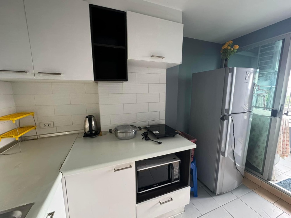 For RentCondoOnnut, Udomsuk : For rent Lumpini ville 77-1, large room, 8th floor, complete electrical appliances and furniture, near BTS, shopping mall, convenient travel, good location, price 11,000 baht