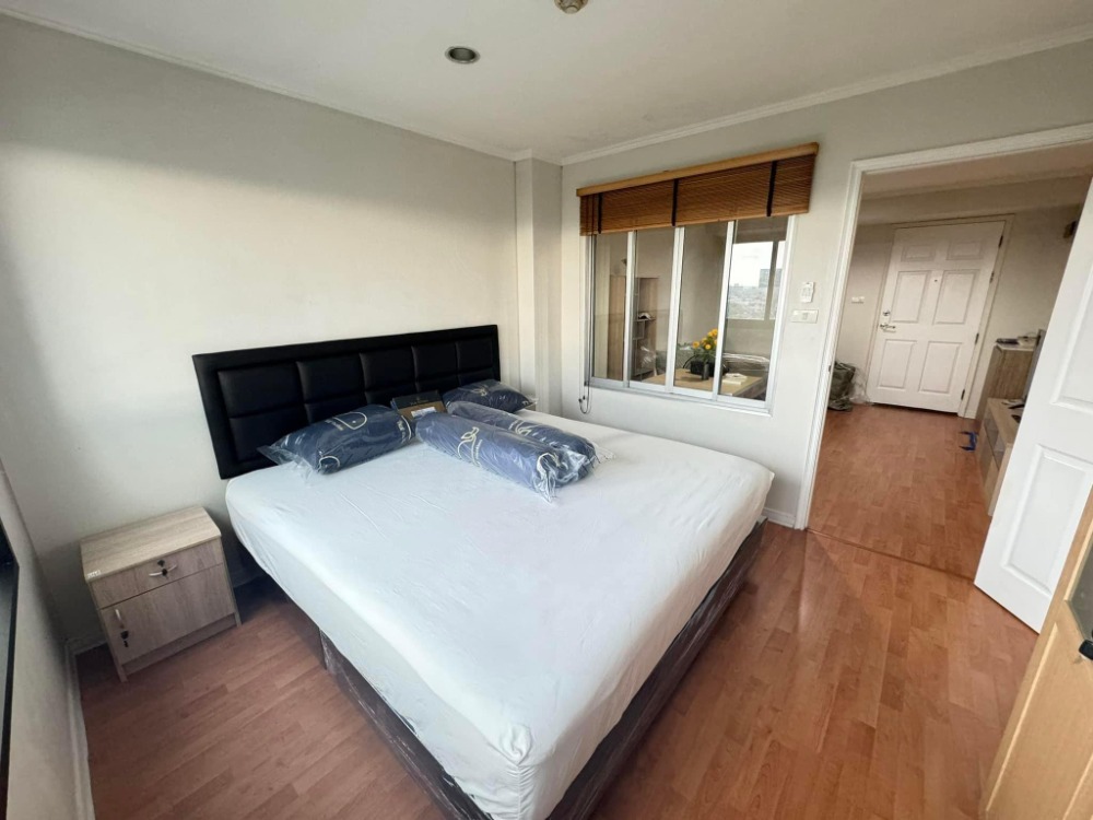 For RentCondoOnnut, Udomsuk : For rent Lumpini ville 77-1, large room, 8th floor, complete electrical appliances and furniture, near BTS, shopping mall, convenient travel, good location, price 11,000 baht