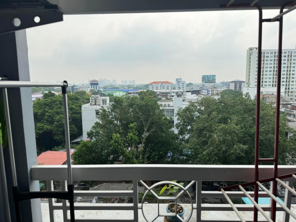For RentCondoOnnut, Udomsuk : For rent Lumpini ville 77-1, large room, 8th floor, complete electrical appliances and furniture, near BTS, shopping mall, convenient travel, good location, price 11,000 baht
