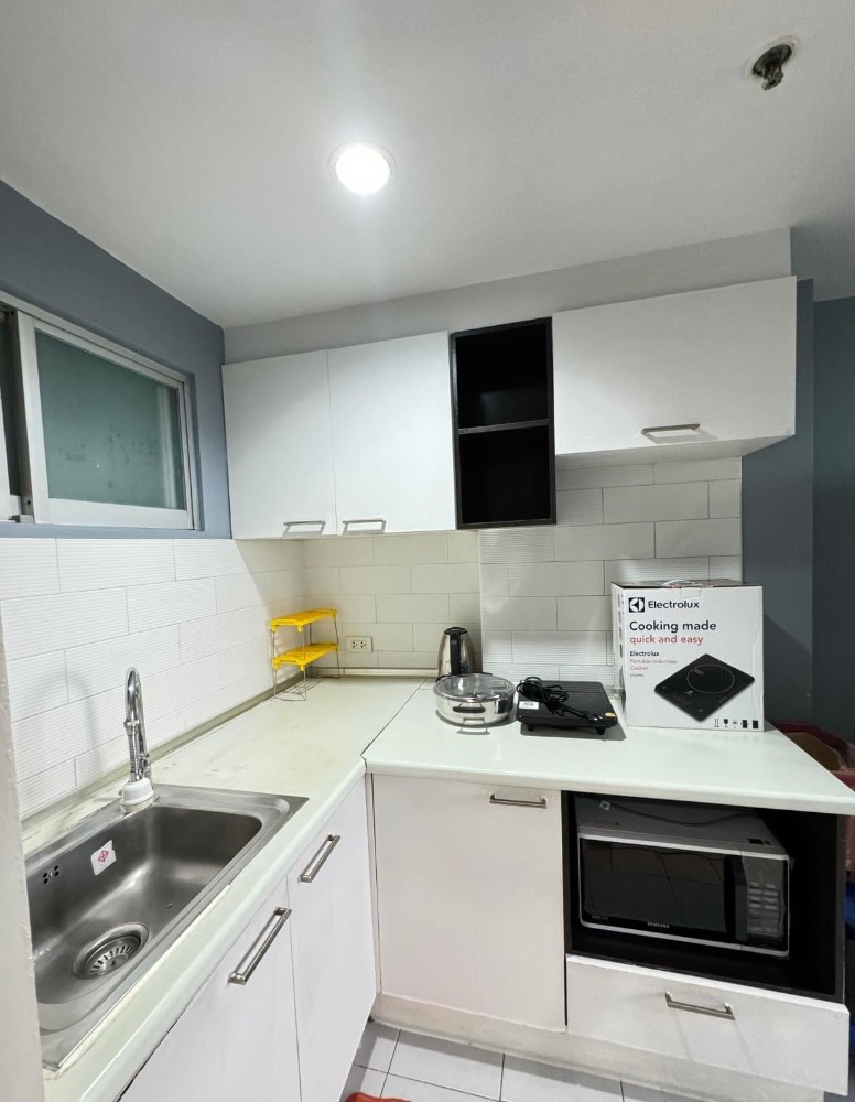 For RentCondoOnnut, Udomsuk : For rent Lumpini ville 77-1, large room, 8th floor, complete electrical appliances and furniture, near BTS, shopping mall, convenient travel, good location, price 11,000 baht