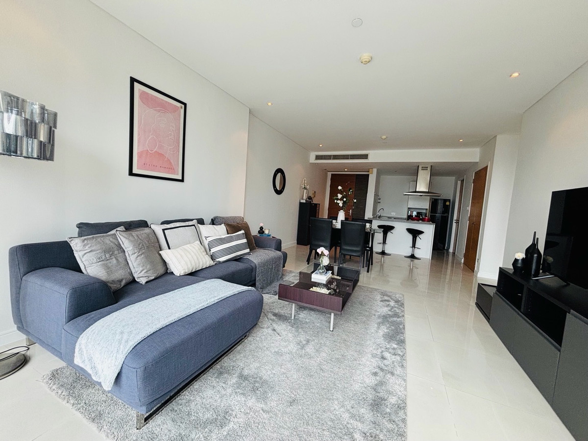 For SaleCondoSukhumvit, Asoke, Thonglor : Sell with tenant until 28/2/27
Good for living or investing, Fullerton located on the Main Street near BTS, petfriendly unit, unblocked view, fully furnished