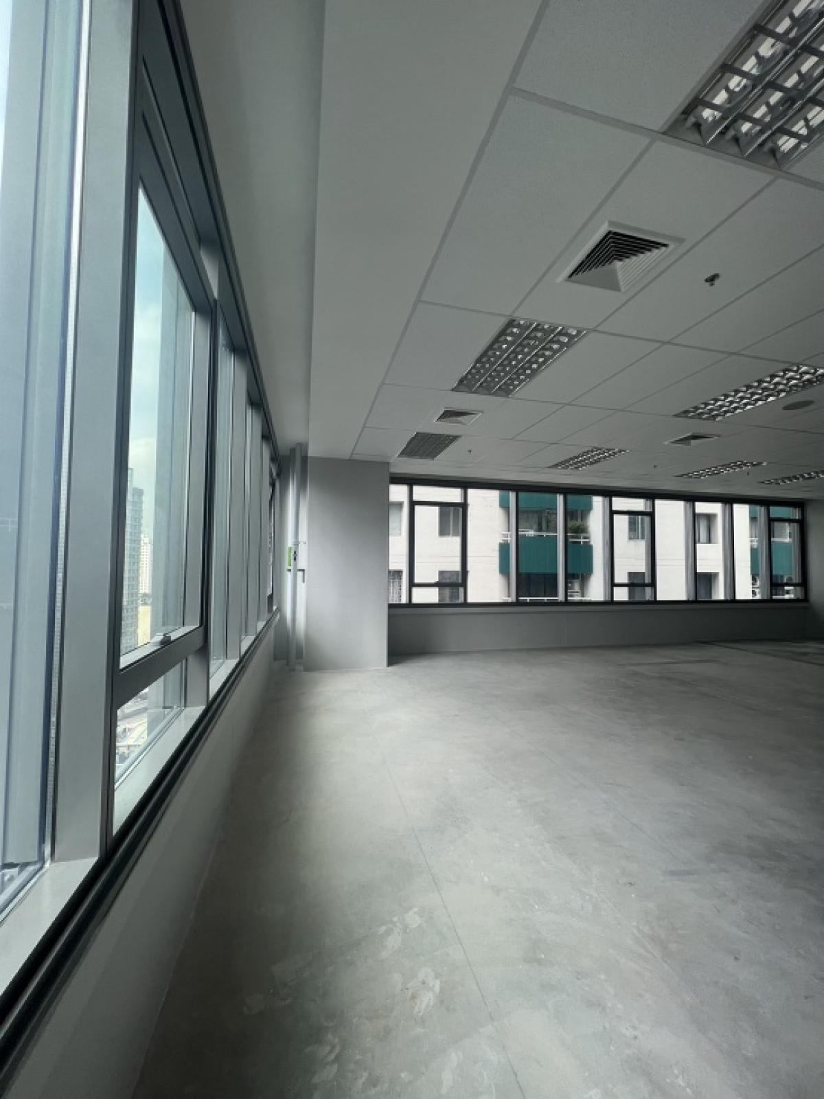 For RentOfficeSukhumvit, Asoke, Thonglor : Beautiful office for rent, short walk to BTS Asoke