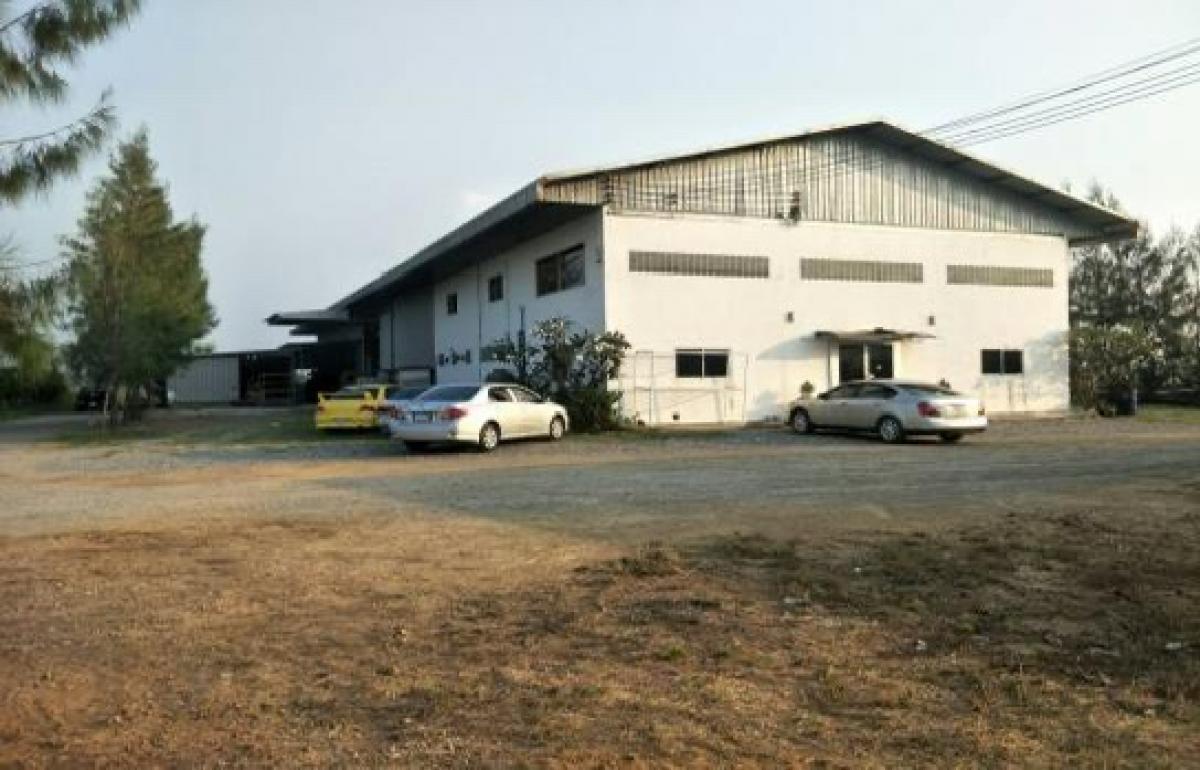 For SaleLandChachoengsao : Large plot of land for sale with factory, area 23 rai, EEC area, Suwinthawong Road, Khlong Udom Chonlachon Subdistrict, Mueang Chachoengsao District
