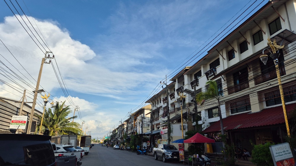 For SaleShop HouseSamut Prakan,Samrong : Commercial building for sale, 3 and a half floors, 2 units, 37 sq w, in Soi King Kaew 14/1, usable area 250 sq m.