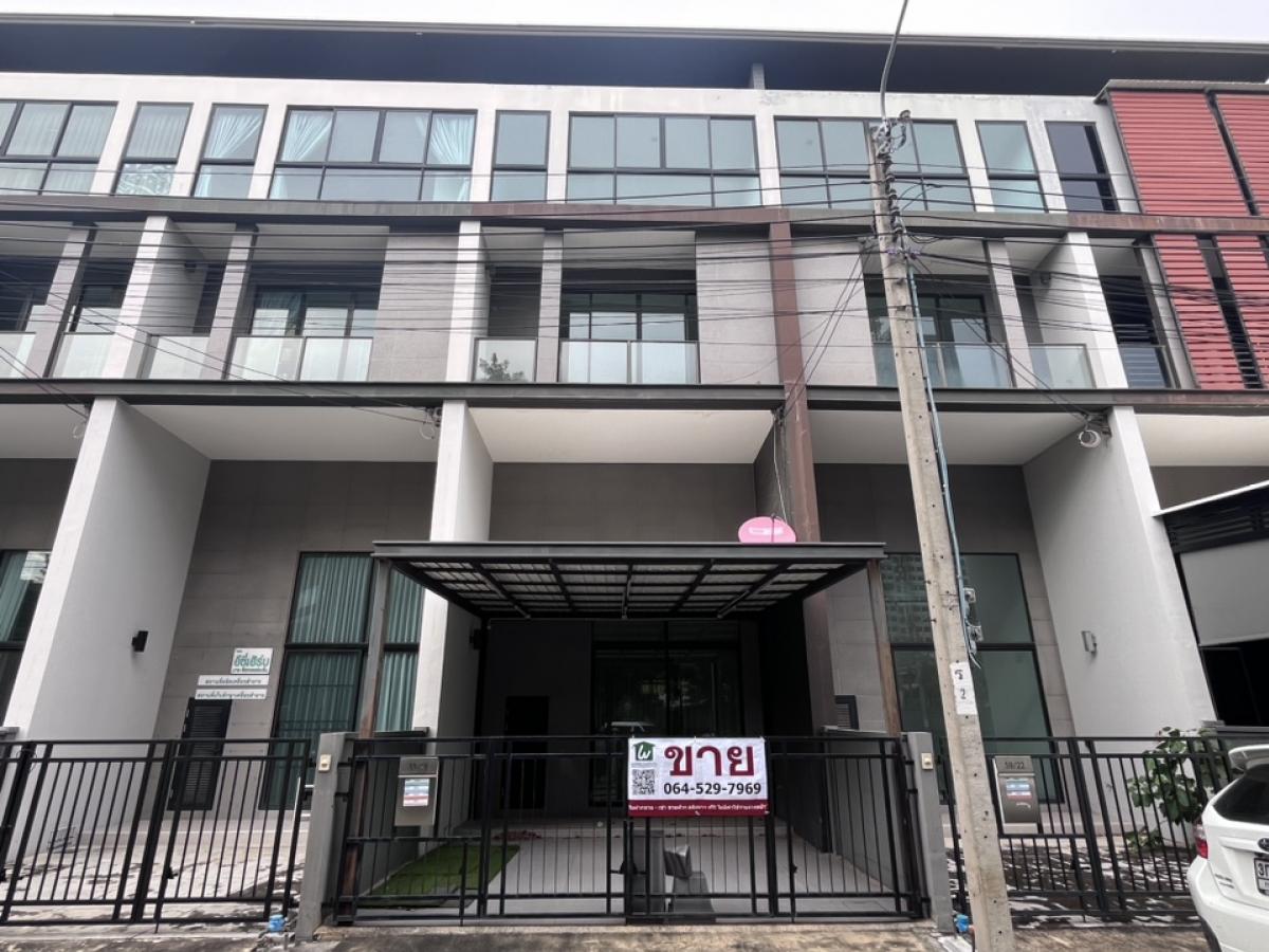 For SaleTownhomeRathburana, Suksawat : Rare Item! For sale: Baan Klang Muang Suk Sawat Townhome, 3.5 floors, built-in furniture, next to MRT station.