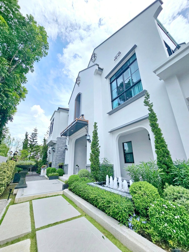 For SaleHouseRama9, Petchburi, RCA : H0478😍 For SELL 2-storey detached house, 🚪3 bedrooms🚄near MRT Sri Kreetha🏢Rama 9-New Krungthep Kreetha 🔔House area: 170 sq.wa🔔Usable area: 650 sq.m.💲Sale: 120,000,000฿📞O99-5919653,O65-9423251✅LineID:@sureresidence