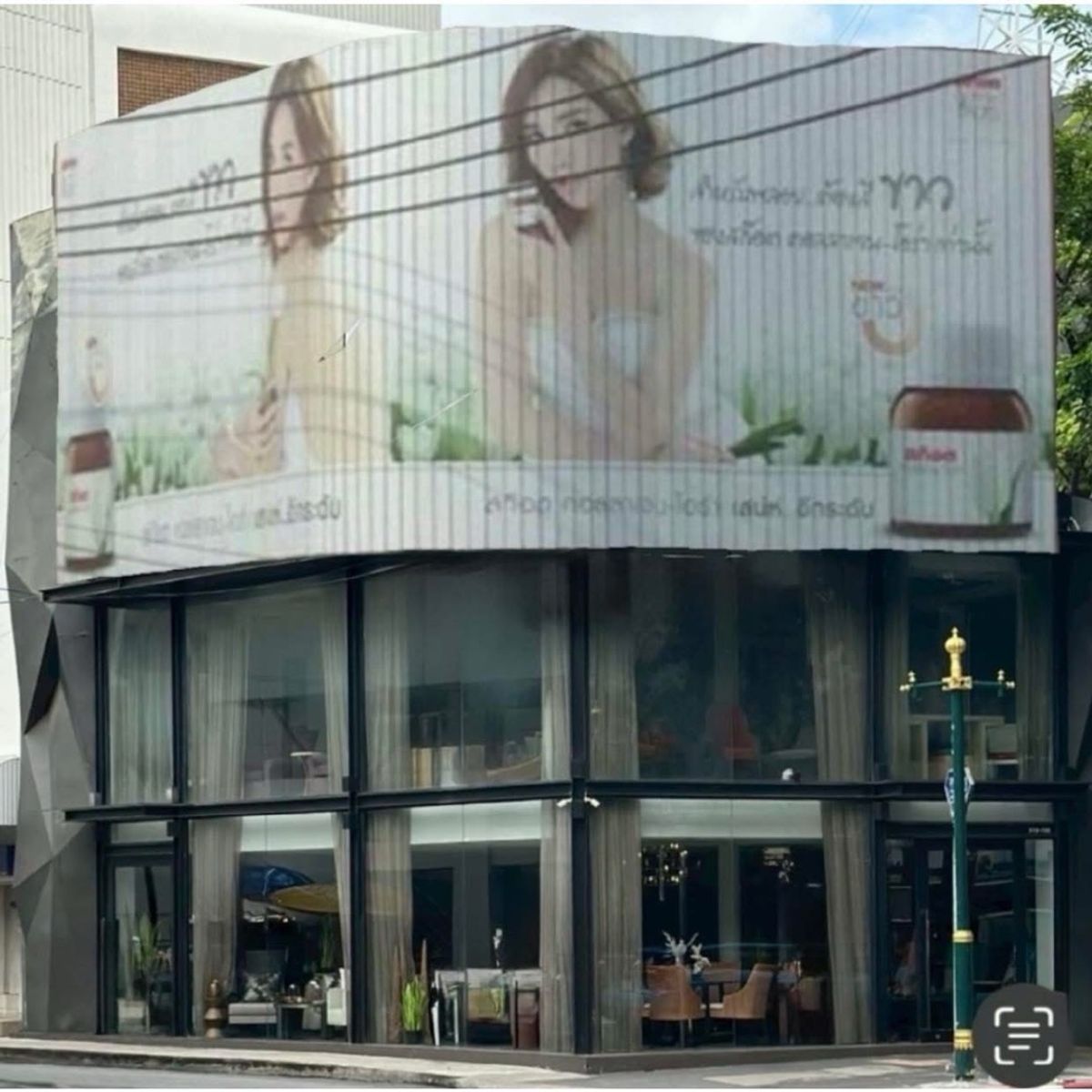 ให้เช่าอาคารพาณิชย์สุขุมวิท อโศก ทองหล่อ : 📢👇 Corner commercial building for rent minimum 3 years contract, suitable for various types of businesses, excellent location as highly visible to passersby, faces the main road.