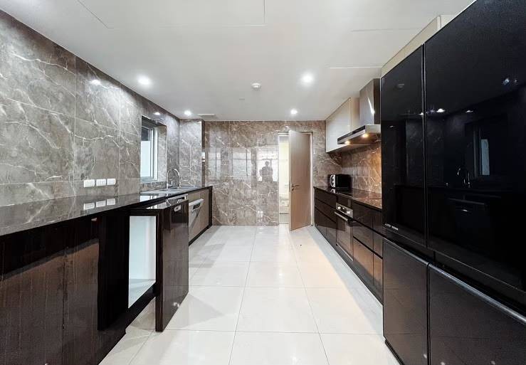 For RentCondoWitthayu, Chidlom, Langsuan, Ploenchit : • 𝐑𝐄𝐍𝐓 • 𝐀𝐥𝐥 𝐒𝐞𝐚𝐬𝐨𝐧 𝐌𝐚𝐧𝐬𝐢𝐨𝐧  • 𝟑 𝐁𝐞𝐝 • 𝟐𝟎𝟏 𝐒𝐪𝐦. • 𝟏𝟓𝟎𝟎𝟎𝟎 (𝐍𝐞𝐠𝐨𝐭𝐢𝐚𝐛𝐥𝐞)• 𝐅𝐮𝐥𝐥𝐲-𝐑𝐞𝐧𝐨𝐯𝐚𝐭𝐞𝐝  𝐋𝐢𝐧𝐞 𝐈𝐃 : 𝐕𝐚𝐬𝐬𝐢𝐥𝐲