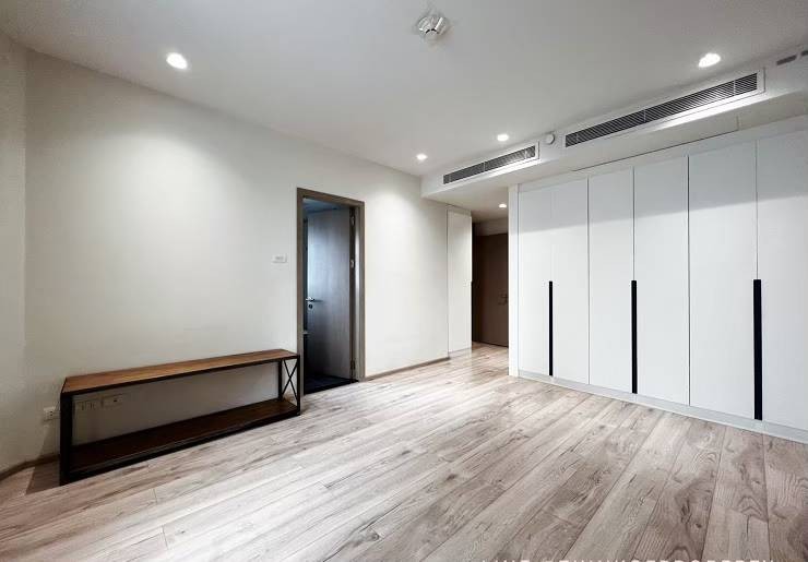 For RentCondoWitthayu, Chidlom, Langsuan, Ploenchit : • 𝐑𝐄𝐍𝐓 • 𝐀𝐥𝐥 𝐒𝐞𝐚𝐬𝐨𝐧 𝐌𝐚𝐧𝐬𝐢𝐨𝐧  • 𝟑 𝐁𝐞𝐝 • 𝟐𝟎𝟏 𝐒𝐪𝐦. • 𝟏𝟓𝟎𝟎𝟎𝟎 (𝐍𝐞𝐠𝐨𝐭𝐢𝐚𝐛𝐥𝐞)• 𝐅𝐮𝐥𝐥𝐲-𝐑𝐞𝐧𝐨𝐯𝐚𝐭𝐞𝐝  𝐋𝐢𝐧𝐞 𝐈𝐃 : 𝐕𝐚𝐬𝐬𝐢𝐥𝐲