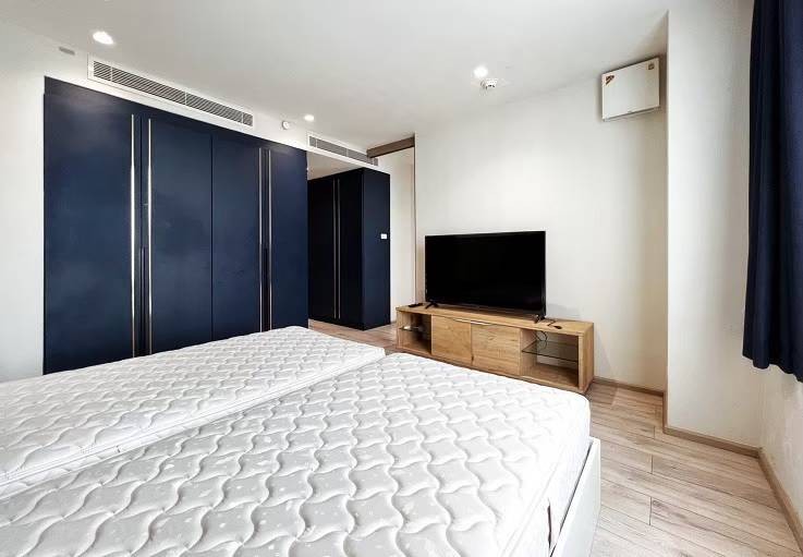 For RentCondoWitthayu, Chidlom, Langsuan, Ploenchit : • 𝐑𝐄𝐍𝐓 • 𝐀𝐥𝐥 𝐒𝐞𝐚𝐬𝐨𝐧 𝐌𝐚𝐧𝐬𝐢𝐨𝐧  • 𝟑 𝐁𝐞𝐝 • 𝟐𝟎𝟏 𝐒𝐪𝐦. • 𝟏𝟓𝟎𝟎𝟎𝟎 (𝐍𝐞𝐠𝐨𝐭𝐢𝐚𝐛𝐥𝐞)• 𝐅𝐮𝐥𝐥𝐲-𝐑𝐞𝐧𝐨𝐯𝐚𝐭𝐞𝐝  𝐋𝐢𝐧𝐞 𝐈𝐃 : 𝐕𝐚𝐬𝐬𝐢𝐥𝐲