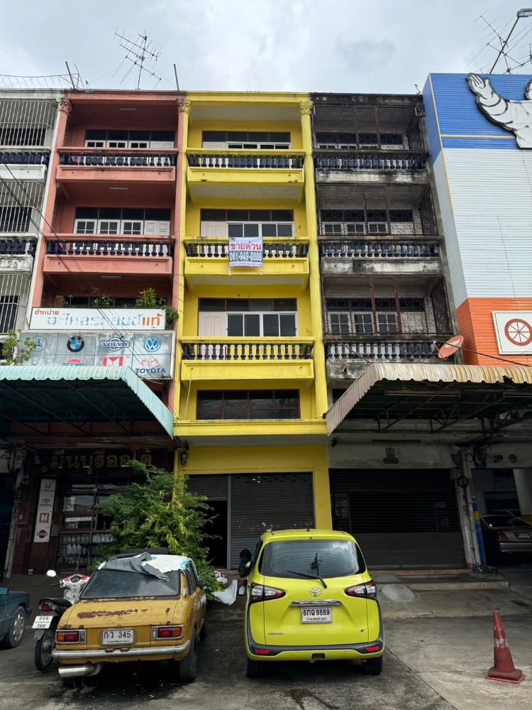 For SaleShop HouseMin Buri, Romklao : Urgently selling a 4 and a half storey shophouse on the main road, Suwinthawong, area 37 sq.wa., fully extended, suitable for business, factory, office, parking for 4 cars. Interested, contact Sumeth 061-949-8888