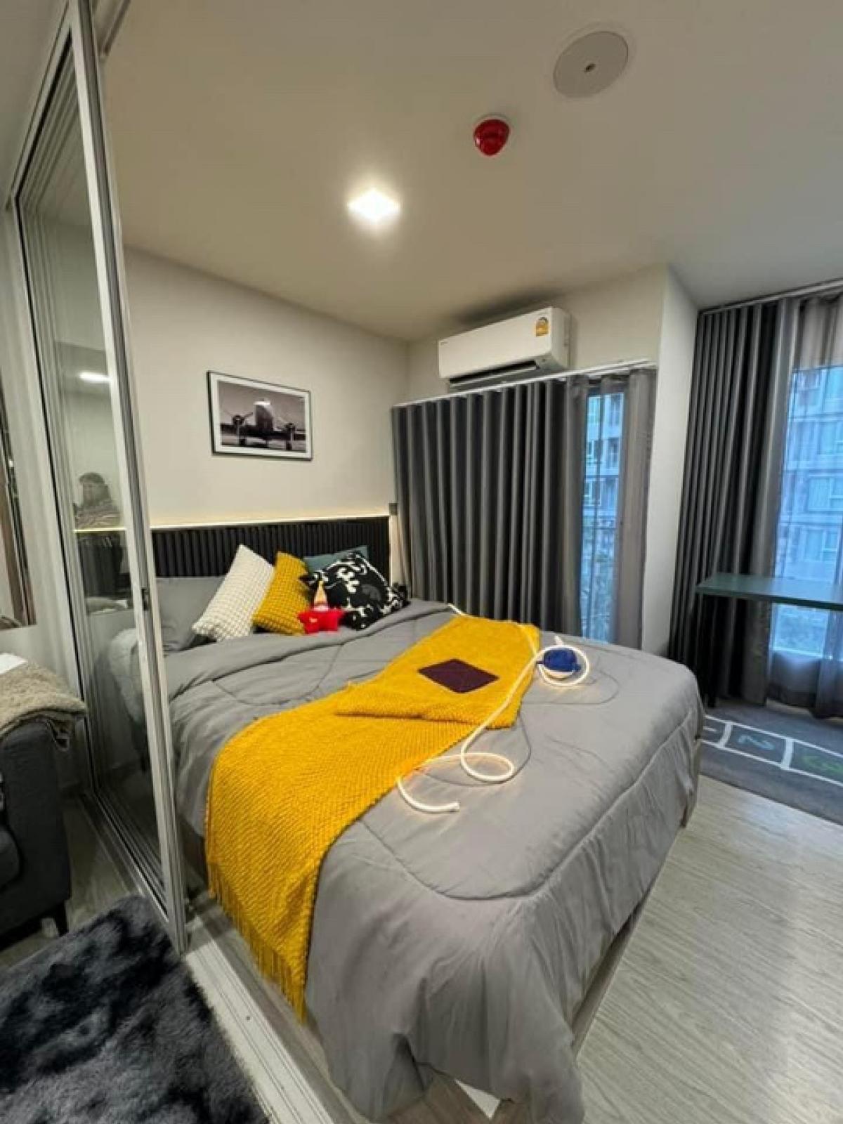 For RentCondoPathum Thani,Rangsit, Thammasat : Pool View 13000 kave Town Island, the view of the Pool G, 4th floor and building F, 3rd floor, Call 0982492898 ID LINE 982492898 or https://line.me/ti/p/g6etuu4kw6