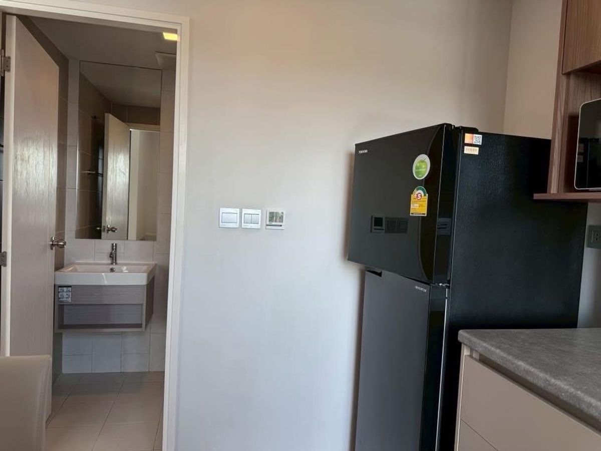 For RentCondoPathum Thani,Rangsit, Thammasat : Pool View 13000 kave Town Island, the view of the Pool G, 4th floor and building F, 3rd floor, Call 0982492898 ID LINE 982492898 or https://line.me/ti/p/g6etuu4kw6