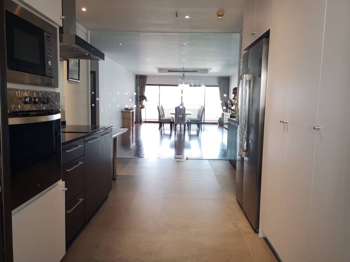 For RentCondoKhlongtoei, Kluaynamthai : • 𝐑𝐄𝐍𝐓 • 𝐓𝐨𝐰𝐞𝐫 𝐏𝐚𝐫𝐤 • 𝟑 𝐁𝐞𝐝+𝟏 𝐌𝐚𝐢𝐝 𝐫𝐨𝐨𝐦  • 281 𝐒𝐪𝐦. • 110,000 •  𝐑𝐞𝐧𝐨𝐯𝐚𝐭𝐞𝐝 / 𝐋𝐚𝐫𝐠𝐞 𝐫𝐨𝐨𝐦  𝐋𝐢𝐧𝐞 𝐈𝐃 : 𝐕𝐚𝐬𝐬𝐢𝐥𝐲