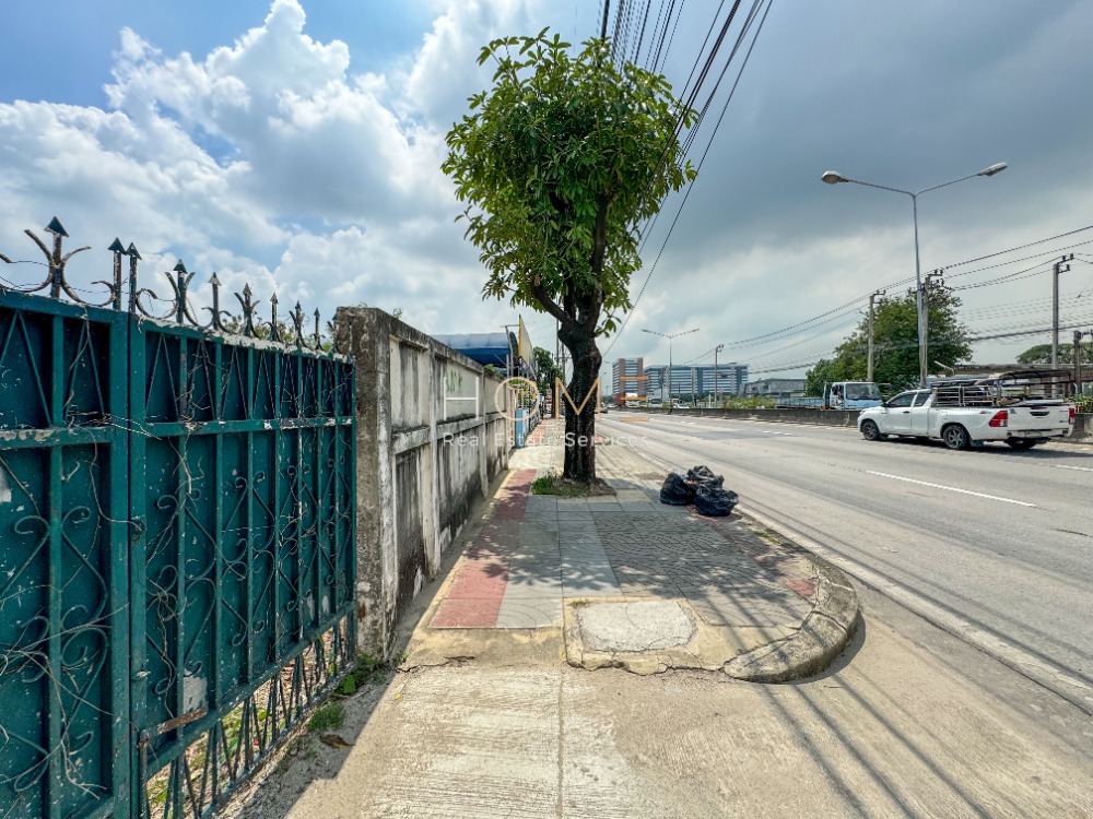 For RentLandMin Buri, Romklao : Land, Romklao, on the main road, opposite Big C Romklao / 199 square wah (for rent) COF570