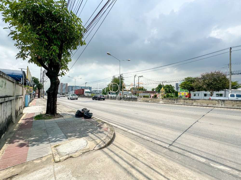 For RentLandMin Buri, Romklao : Land, Romklao, on the main road, opposite Big C Romklao / 199 square wah (for rent) COF570