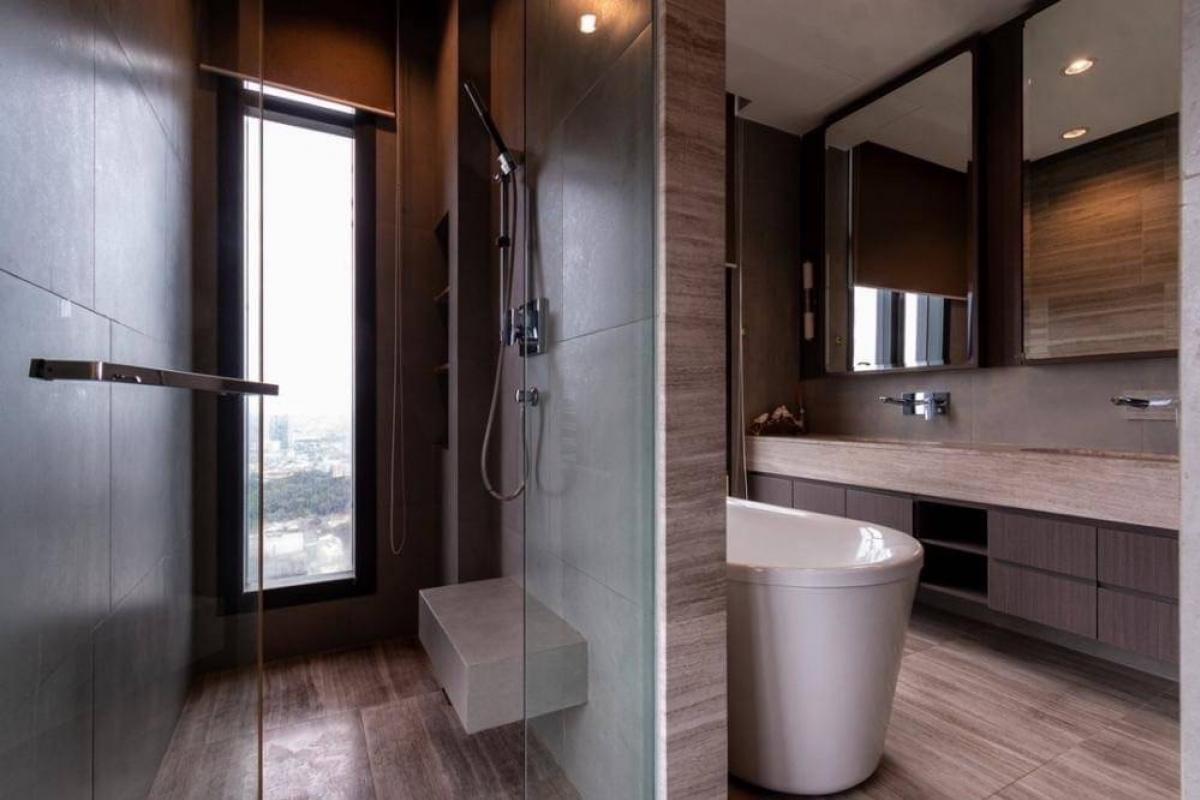 ขายคอนโดสาทร นราธิวาส : 📢👇Only a few steps to BTS Surasak, in area with many businesses, economics.unblocked view.