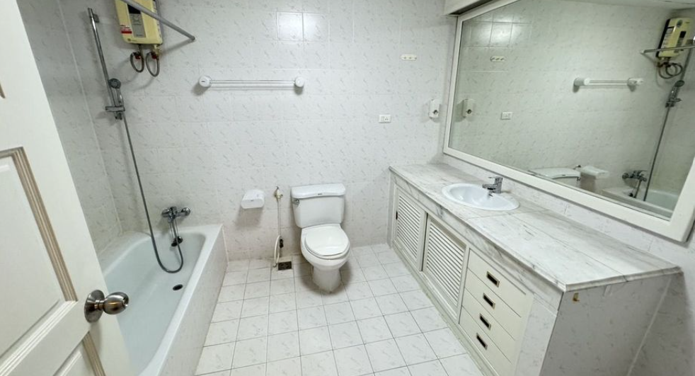 For RentCondoWitthayu, Chidlom, Langsuan, Ploenchit : Vanicha Park 250 sq.m. Eng 中 日 Please add LINE ID @806qphgn o8415o5483