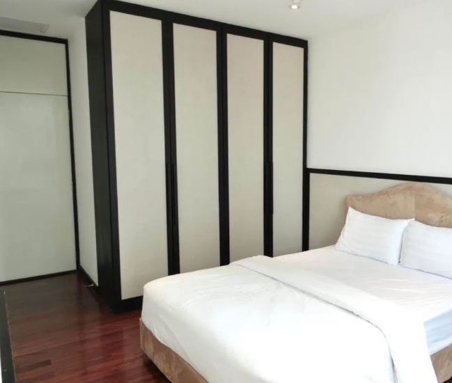 ให้เช่าคอนโดวิทยุ ชิดลม หลังสวน : President Place 130 sq.m. Eng 中 日 Please add LINE ID @806qphgn o8415o5483