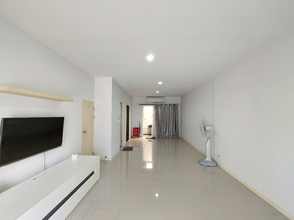 ขายทาวน์โฮมอ่อนนุช อุดมสุข : ทาวน์โฮม 3 ชั้นโซนอ่อนนุช บ้านกลางเมือง สุขุมวิท 77 เจ้าของอยู่อาศัยน้อยมาก