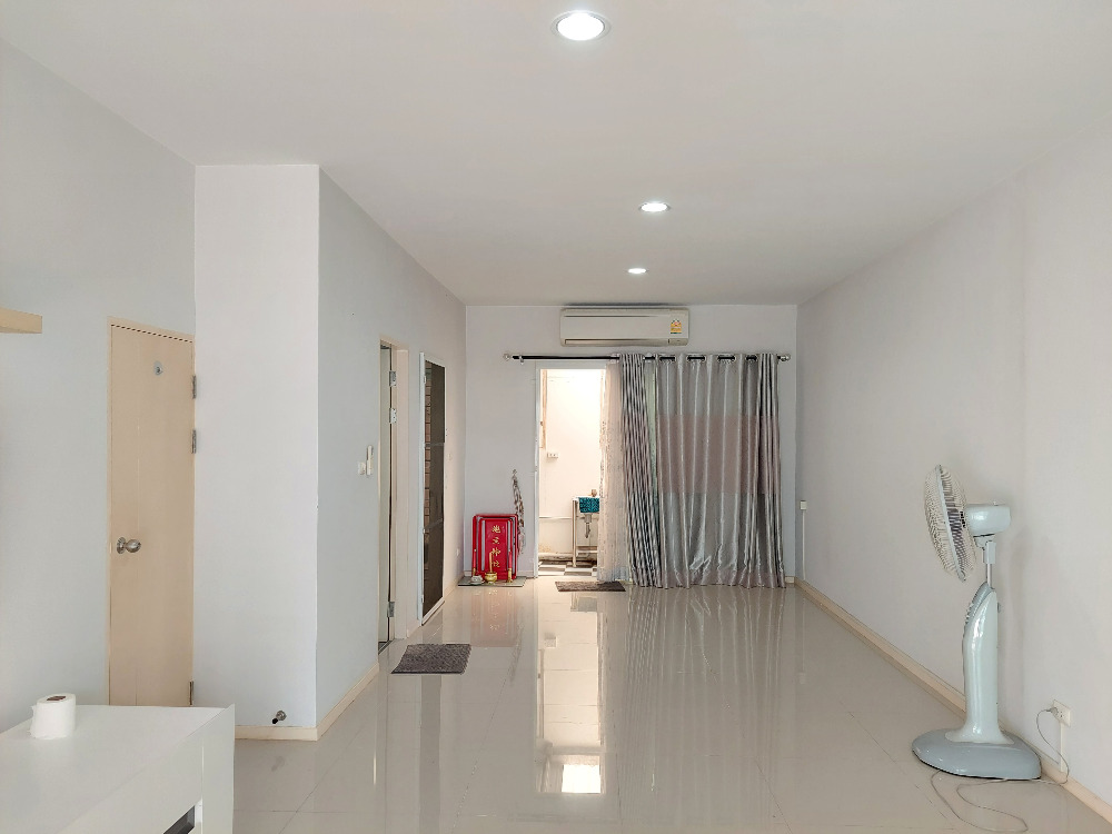 ขายทาวน์โฮมอ่อนนุช อุดมสุข : ทาวน์โฮม 3 ชั้นโซนอ่อนนุช บ้านกลางเมือง สุขุมวิท 77 เจ้าของอยู่อาศัยน้อยมาก