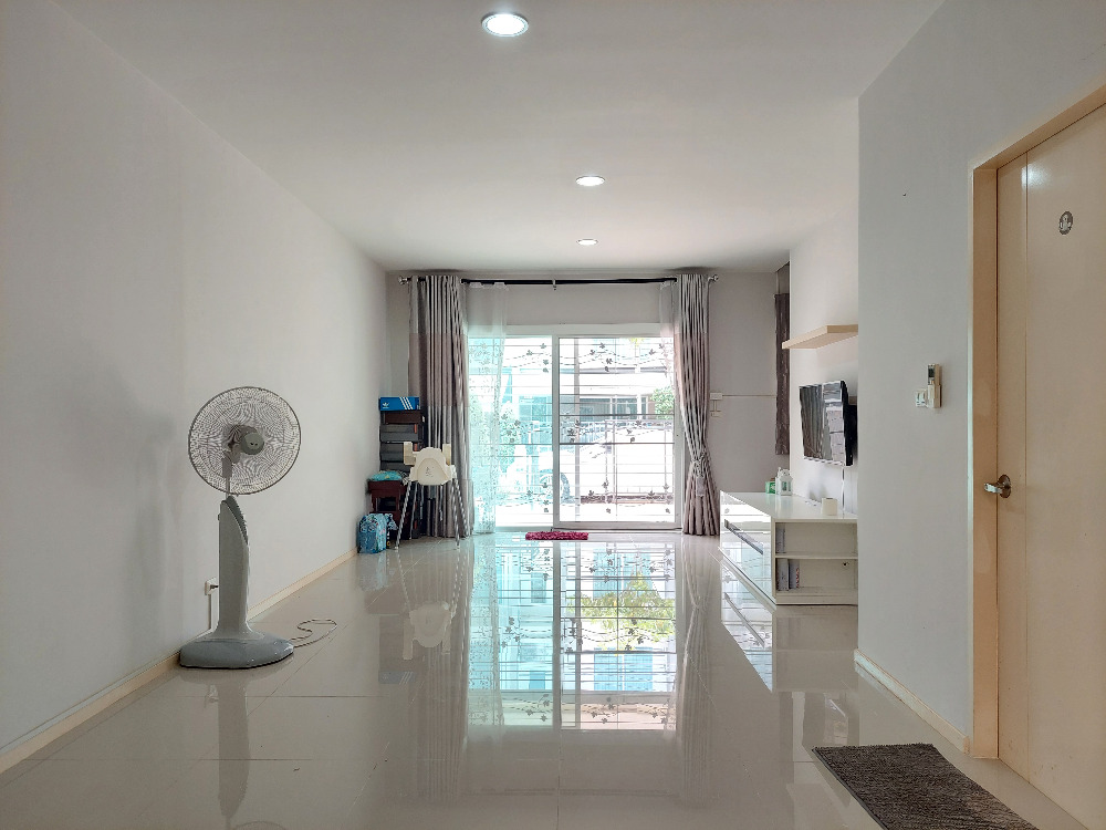 ขายทาวน์โฮมอ่อนนุช อุดมสุข : ทาวน์โฮม 3 ชั้นโซนอ่อนนุช บ้านกลางเมือง สุขุมวิท 77 เจ้าของอยู่อาศัยน้อยมาก