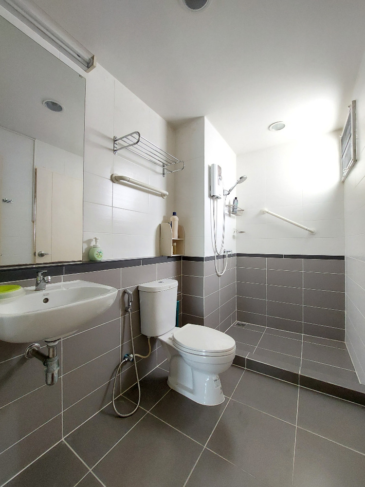 ขายทาวน์โฮมอ่อนนุช อุดมสุข : ทาวน์โฮม 3 ชั้นโซนอ่อนนุช บ้านกลางเมือง สุขุมวิท 77 เจ้าของอยู่อาศัยน้อยมาก